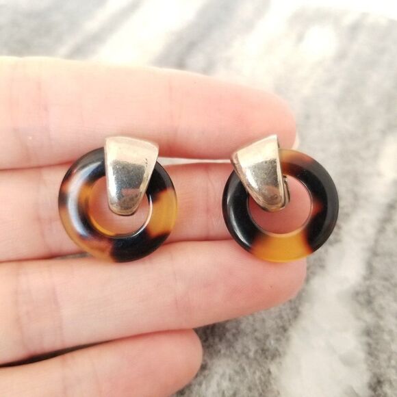 Vintage Silver Tone and Faux Tortoise Shell Post Earrings, Minimal Design - Picture 4 of 5